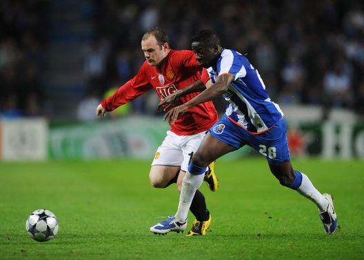 PORTO, PORTUGAL - APRIL 15: Wayne Rooney of Manchester United battles with Aly Cissokho of FC Porto during the UEFA Champions League Quarter Final second leg match between FC Porto and Manchester United at the Estadio do Dragao on April 15, 2009 in Porto, Portugal. (Photo by Shaun Botterill/Getty Images)