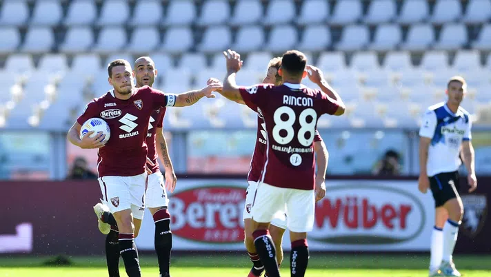 TURIN, ITALY - SEPTEMBER 26:  Andrea Belotti (L) of Torino FC celebrates his second goal during the Serie A match between Torino FC and Atalanta BC at Stadio Olimpico di Torino on September 26, 2020 in Turin, Italy.  (Photo by Valerio Pennicino/Getty Images)