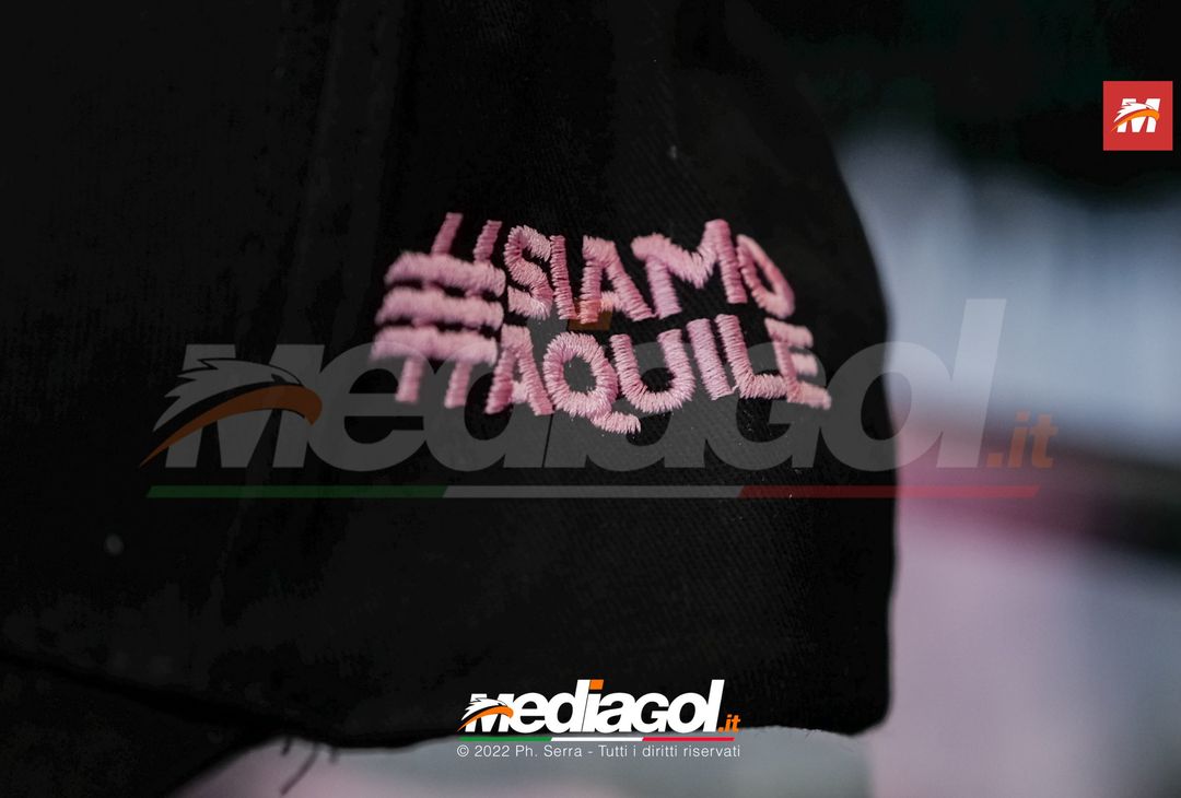 FOTO Palermo, code al Barbera per i cappellini omaggio agli abbonati (Gallery) - immagine 13