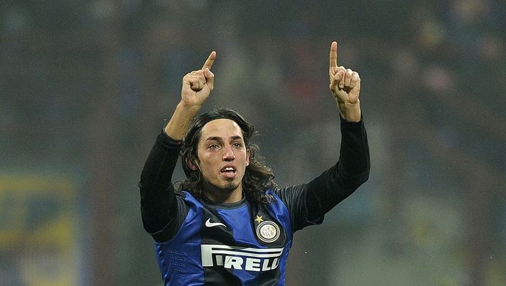 MILAN, ITALY - FEBRUARY 24:  Ezequiel Schelotto of FC Inter Milan celebrates scoring the first goal during the Serie A match FC Internazionale Milano and AC Milan at San Siro Stadium on February 24, 2013 in Milan, Italy.  (Photo by Claudio Villa/Getty Images) 