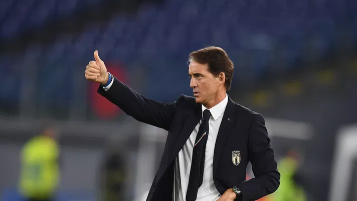 ROME, ITALY - OCTOBER 12:  Head Coach Italy Roberto Mancini reacts during the UEFA Euro 2020 qualifier between Italy and Greece on October 12, 2019 in Rome, Italy.  (Photo by Claudio Villa/Getty Images)