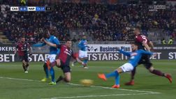 Cagliari-Napoli, vistosa trattenuta in area su Mertens: per l’arbitro è regolare |FOTO