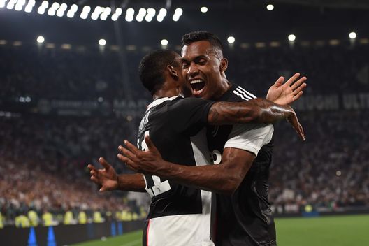 Alex Sandro e Douglas Costa Alex Sandro e Douglas Costa