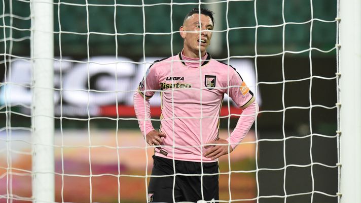 PALERMO, ITALY - FEBRUARY 04: Cesar Falletti of Palermo looks on during the Serie B match between US Citta di Palermo and Foggia at Stadio Renzo Barbera on February 04, 2019 in Palermo, Italy. (Photo by Tullio M. Puglia/Getty Images)  PALERMO, ITALY - FEBRUARY 04: Cesar Falletti of Palermo looks on during the Serie B match between US Citta di Palermo and Foggia at Stadio Renzo Barbera on February 04, 2019 in Palermo, Italy. (Photo by Tullio M. Puglia/Getty Images)