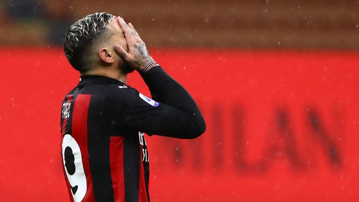 MILAN, ITALY - OCTOBER 26: Theo Hernandez of AC Milan reacts to a missed chance during the Serie A match between AC Milan and AS Roma at Stadio Giuseppe Meazza on October 26, 2020 in Milan, Italy. (Photo by Marco Luzzani/Getty Images) MILAN, ITALY - OCTOBER 26: Theo Hernandez of AC Milan reacts to a missed chance during the Serie A match between AC Milan and AS Roma at Stadio Giuseppe Meazza on October 26, 2020 in Milan, Italy. (Photo by Marco Luzzani/Getty Images)