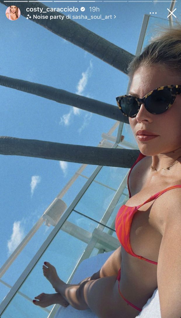 Costanza, fisico da paura. Primo sole per lady Vieri in costume: tintarella sexy- immagine 2