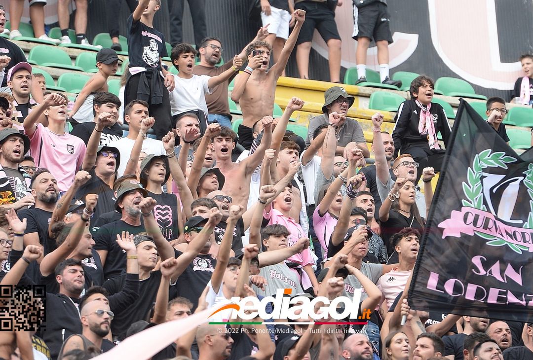 FOTOTIFO Palermo-Pisa 3-3, i tifosi allo Stadio “Renzo Barbera” (Gallery) - immagine 58