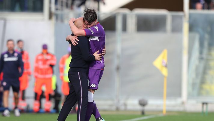 FLORENCE, ITALY - OCTOBER 24: Dusan Vlahovic of ACF Fiorentina celebrates after scoring a goal during the Serie A match between ACF Fiorentina and Cagliari Calcio at Stadio Artemio Franchi on October 24, 2021 in Florence, Italy. (Photo by Gabriele Maltinti/Getty Images) Viola show: Vlahovic determinante per la Fiorentina e Italiano - immagine 1