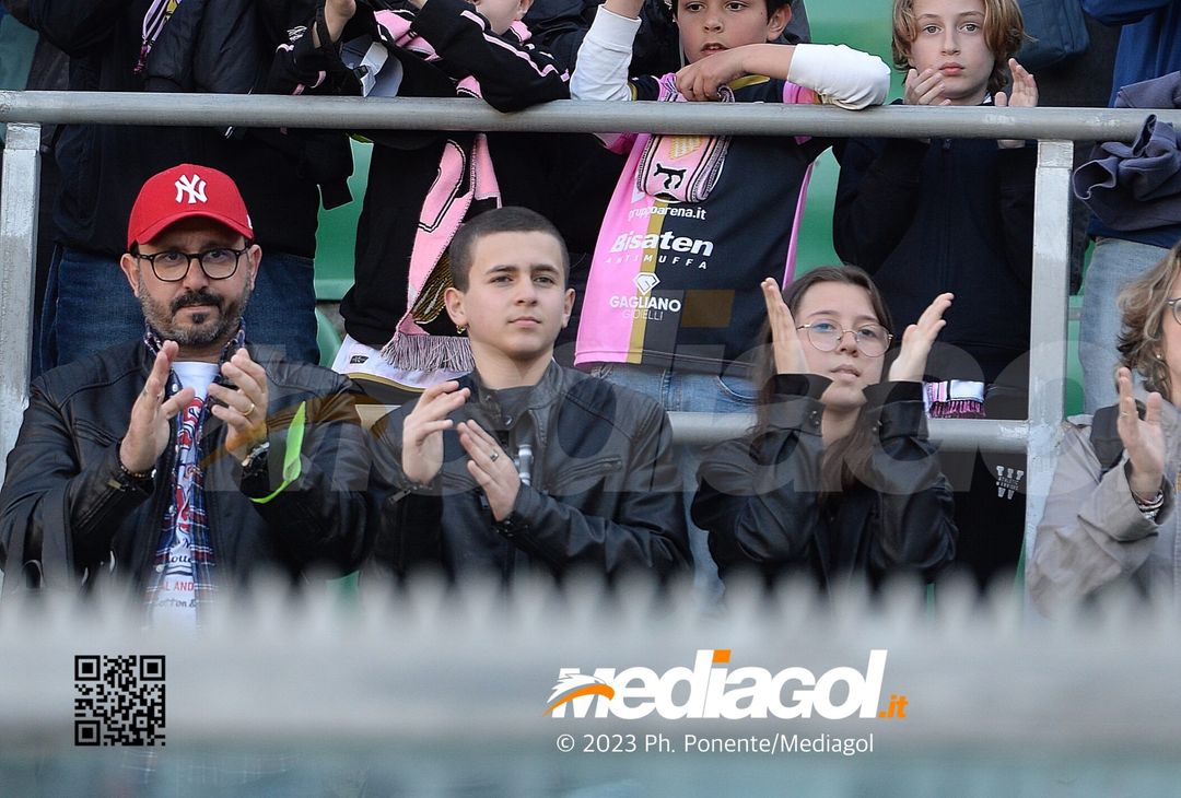 FOTOTIFO Palermo-Benevento 1-1, gli scatti ai tifosi al “Renzo Barbera” (Gallery) - immagine 11