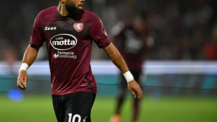 SALERNO, ITALY - AUGUST 14: Tonny Vilhena of US Salernitana during the Serie A match between Salernitana and AS Roma at Stadio Arechi on August 14, 2022 in Salerno, . (Photo by Francesco Pecoraro/Getty Images) La probabile della formazione della Salernitana: è pronto Dia, la gestione di Vilhena - immagine 1