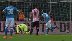 Serie A, i posticipi: Napoli di rigore sul Palermo, Klose trascina la Lazio