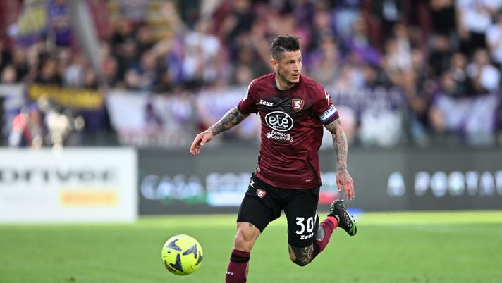 SALERNO, ITALY - MAY 03: Pasquale Mazzocchi of Us Salernitana during the Serie A match between Salernitana and ACF Fiorentina at Stadio Arechi on May 03, 2023 in Salerno, Italy. (Photo by Francesco Pecoraro/Getty Images) Salernitana, cosa filtra sulla formazione: Dia, Maggiore e cambia il ruolo di Mazzocchi - immagine 1