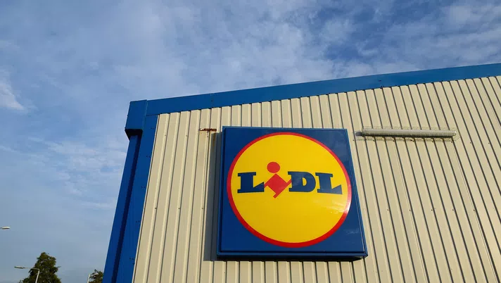 GLASGOW, SCOTLAND - OCTOBER 29:  A general view of a Lidl supermarket on October 29, 2014 in Glasgow,Scotland. Discount stores continue to increase their popularity, as Britains biggest supermarkets are challenged by the discounters taking customers.  (Photo by Jeff J Mitchell/Getty Images)
