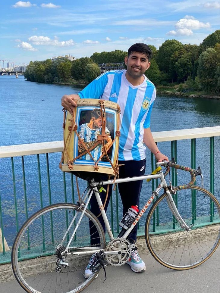 Parigi, il Mondiale dei parrucchieri: l’argentino fa 10 km in bicicletta per incontrare Messi!- immagine 2