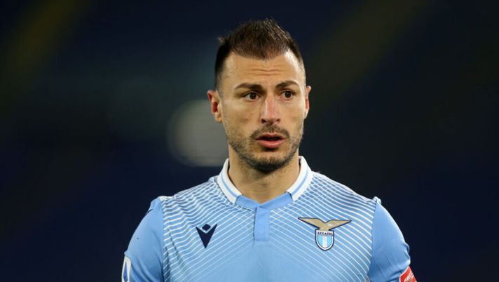 ROME, ITALY - FEBRUARY 07: Stefan Radu of SS Lazio looks on during the Serie A match between SS Lazio and Cagliari Calcio at Stadio Olimpico on February 07, 2021 in Rome, Italy. Sporting stadiums around Italy remain under strict restrictions due to the Coronavirus Pandemic as Government social distancing laws prohibit fans inside venues resulting in games being played behind closed doors. (Photo by Paolo Bruno/Getty Images) BREAKING – Radu non ce la fa: stop nel riscaldamento, cambio di formazione! - immagine 1