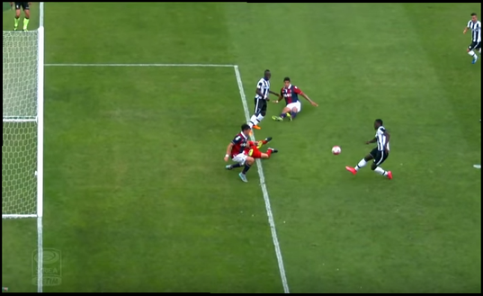 Il movimento innaturale della gamba destra di Duvan Zapata, che ha causato la lesione del retto femorale. Il movimento innaturale della gamba destra di Duvan Zapata, che ha causato la lesione del retto femorale.