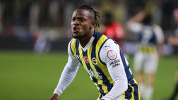 VIDEO: Fenerbahce aggredito dai tifosi avversari, Batshuayi dà un calcio rotante