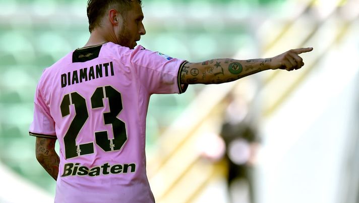 PALERMO, ITALY - APRIL 30: Alessandro Diamanti of Palermo celebrates after scoring the opening goal during the Serie A match between US Citta di Palermo and ACF Fiorentina at Stadio Renzo Barbera on April 30, 2017 in Palermo, Italy. (Photo by Tullio M. Puglia/Getty Images) PALERMO, ITALY - APRIL 30: Alessandro Diamanti of Palermo celebrates after scoring the opening goal during the Serie A match between US Citta di Palermo and ACF Fiorentina at Stadio Renzo Barbera on April 30, 2017 in Palermo, Italy. (Photo by Tullio M. Puglia/Getty Images)