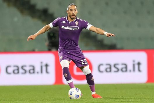FLORENCE, ITALY - MAY 08: Martin Caceres of ACF Fiorentina in action during the Serie A match between ACF Fiorentina and SS Lazio at Stadio Artemio Franchi on May 8, 2021 in Florence, Italy. Sporting stadiums around Italy remain under strict restrictions due to the Coronavirus Pandemic as Government social distancing laws prohibit fans inside venues resulting in games being played behind closed doors. (Photo by Gabriele Maltinti/Getty Images) FLORENCE, ITALY - MAY 08: Martin Caceres of ACF Fiorentina in action during the Serie A match between ACF Fiorentina and SS Lazio at Stadio Artemio Franchi on May 8, 2021 in Florence, Italy. Sporting stadiums around Italy remain under strict restrictions due to the Coronavirus Pandemic as Government social distancing laws prohibit fans inside venues resulting in games being played behind closed doors. (Photo by Gabriele Maltinti/Getty Images)