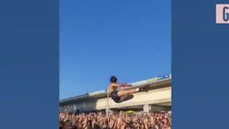 VIDEO / Maneskin, concerto incredibile: e Damiano vola sulla folla