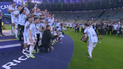 VIDEO Argentina-Brasile, Messi & Co conquistano la Copa America: la premiazione