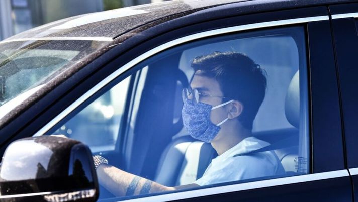 ? VIDEO – Dybala inizia gli esami strumentali: l’arrivo al J Medical zoppicando - immagine 1