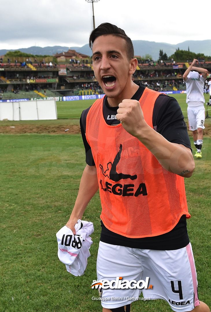  TERNI, ITALY - MAY 05: Andrea Accardi of US Città di Palermo celebrates the victory after the serie B match between Ternana Calcio and US Citta di Palermo at Stadio Libero Liberati on May 5, 2018 in Terni, Italy.  (Photo by Giuseppe Bellini/Getty Images) 