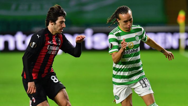Sandro Tonali (centrocampista AC Milan) qui contro Diego Laxalt in Celtic-Milan 1-3 (Europa League 2020-2021) | AC Milan News (Getty Images) 