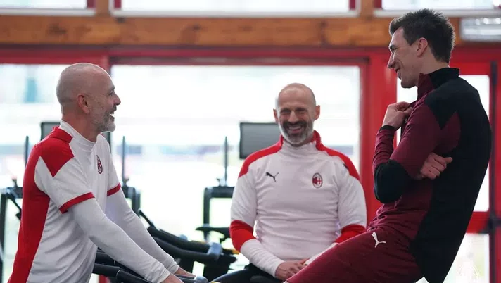 Mario Mandzukic, nuovo attaccante del Milan e Stefano Pioli| Calciomercato AC Milan News (acmilan.com