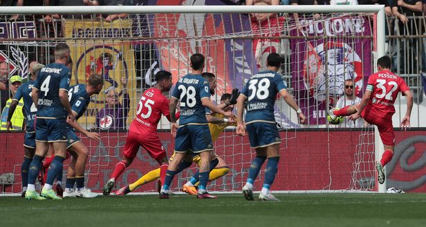 MONZA, ITALY - APRIL 23: Matteo Pessina of AC Monza scores his goal that was later disallowed by VAR during the Serie A match between AC Monza and ACF Fiorentina at Stadio Brianteo on April 23, 2023 in Monza, Italy. (Photo by Emilio Andreoli/Getty Images) La difesa torna a scricchiolare: la Fiorentina ha bisogno di certezze- immagine 2