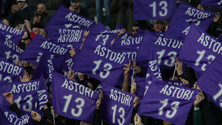BERGAMO, ITALY - MARCH 03:  ACF Fiorentina fans pay a tribute to Davide Astori, a football player of ACF Fiorentina found dead one year ago, during the Serie A match between Atalanta BC and ACF Fiorentina at Stadio Atleti Azzurri d'Italia on March 3, 2019 in Bergamo, Italy.  (Photo by Emilio Andreoli/Getty Images) 