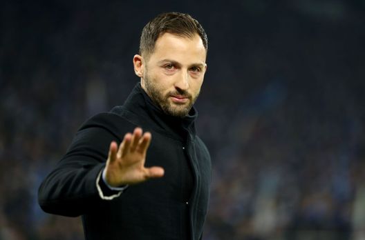 GELSENKIRCHEN, GERMANY - JANUARY 20: Head coach Domenico Tedesco of Schalke gestures during the Bundesliga match between FC Schalke 04 and VfL Wolfsburg at Veltins-Arena on January 20, 2019 in Gelsenkirchen, Germany. (Photo by Lars Baron/Bongarts/Getty Images) GELSENKIRCHEN, GERMANY - JANUARY 20: Head coach Domenico Tedesco of Schalke gestures during the Bundesliga match between FC Schalke 04 and VfL Wolfsburg at Veltins-Arena on January 20, 2019 in Gelsenkirchen, Germany. (Photo by Lars Baron/Bongarts/Getty Images)