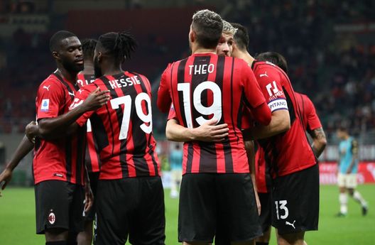 MILAN, ITALY - SEPTEMBER 22: Theo Hernandez #19 of AC Milan celebrates his goal with his team-mate Alexis Saelemaekers (back) during the Serie A match between AC Milan and Venezia FC at Stadio Giuseppe Meazza on September 22, 2021 in Milan, Italy. (Photo by Marco Luzzani/Getty Images) Toro, il Milan ha un’identità chiara ed è in fiducia: attenzione a Leao e Giroud- immagine 2