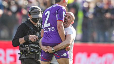 GERMOGLI PH: 19 FEBBRAIO 2022 FIRENZE STADIO ARTEMIO FRANCHI CAMPIONATO SERIE A TIM FIORENTINA VS ATALANTA NELLA FOTO ESULTANZA VINCENZO ITALIANO E QUARTA GERMOGLI PH: 19 FEBBRAIO 2022 FIRENZE STADIO ARTEMIO FRANCHI CAMPIONATO SERIE A TIM FIORENTINA VS ATALANTA NELLA FOTO ESULTANZA VINCENZO ITALIANO E QUARTA