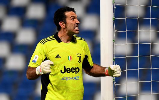 Gianluigi Buffon Gigi Buffon highlander: rinnovo fino al 2024 col Parma - immagine 1