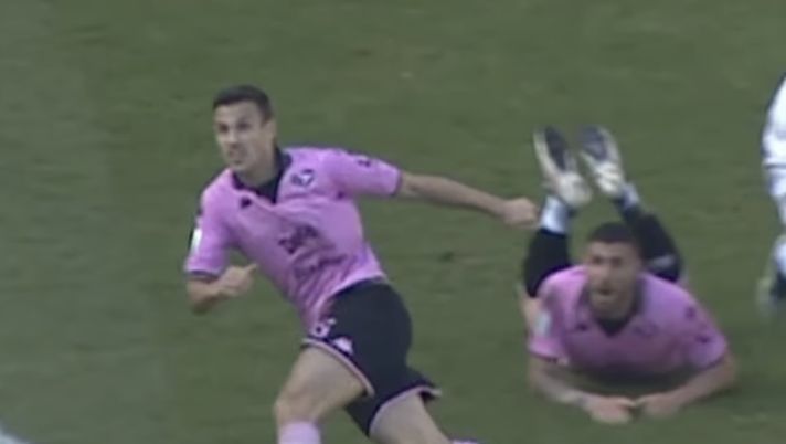 VIDEO Palermo, “Verry e Benji”: il club rosa celebra il gol di Verre così  VIDEO Palermo, “Verry e Benji”: il club rosa celebra il gol di Verre così - immagine 1