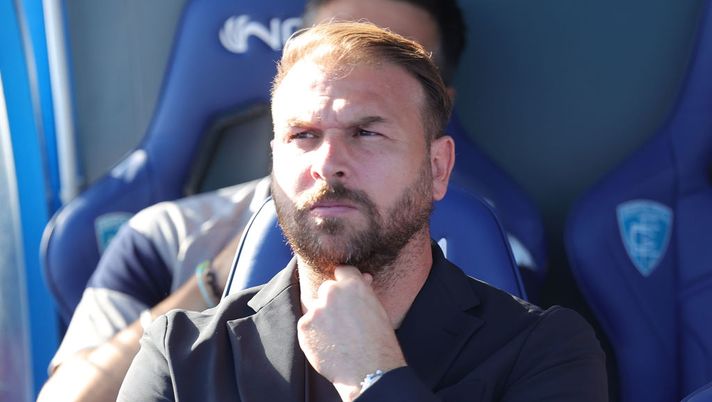 EMPOLI, ITALY - OCTOBER 30: Paolo Zanetti manager of Empoli FC looks on during the Serie A match between Empoli FC and Atalanta BC at Stadio Carlo Castellani on October 30, 2022 in Empoli, Italy. (Photo by Gabriele Maltinti/Getty Images) Zanetti: “Perché Parisi non ha giocato, su De Winter, Luperto, Bajrami, Vicario e Pjaca…” - immagine 1