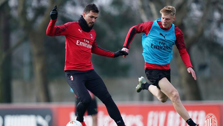 Alessio Romagnoli e Marco Brescianini del Milan in allenamento a Milanello (credits: acmilan.com) 