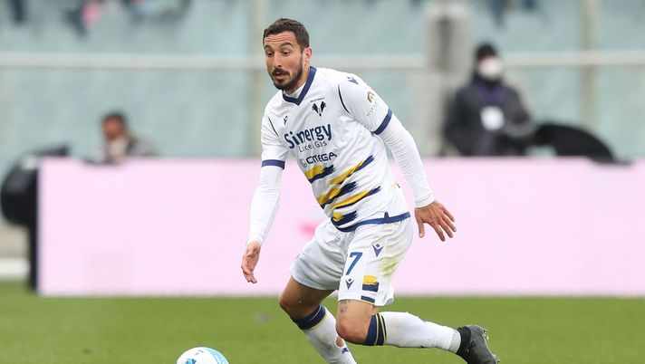 FLORENCE, ITALY - MARCH 06: Federico Ceccherini of Hellas Verona in action during the Serie A match between ACF Fiorentina and Hellas Verona FC at Stadio Artemio Franchi on March 6, 2022 in Florence, . (Photo by Gabriele Maltinti/Getty Images) Verona, infortunio Ceccherini: cosa filtra sui tempi di recupero dopo lo stop - immagine 1