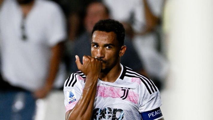EMPOLI, ITALY - SEPTEMBER 3: Danilo of Juventus celebrates 0-1 goal during the Serie A TIM match between Empoli FC and Juventus at Stadio Carlo Castellani on September 3, 2023 in Empoli, Italy. (Photo by Daniele Badolato - Juventus FC/Juventus FC via Getty Images) ULTIME DAI CAMPI – Danilo, Holm, Baldanzi, Samardzic, Di Gregorio, Zielinski: le novità - immagine 1