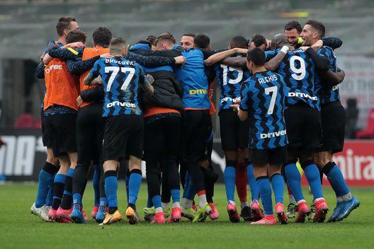  MILAN, ITALY - FEBRUARY 21: FC Internazionale celebrates at the end of the Serie A match between AC Milan and FC Internazionale at Stadio Giuseppe Meazza on February 21, 2021 in Milan, Italy. (Photo by Emilio Andreoli - Inter/Inter via Getty Images) 