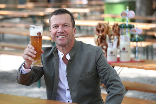 (Photo by Alexander Hassenstein/Getty Images for Paulaner) Lothar Matthaus restituisce la maglia di Maradona: “Ho rifiutato 8 milioni pur di tenerla”- immagine 2