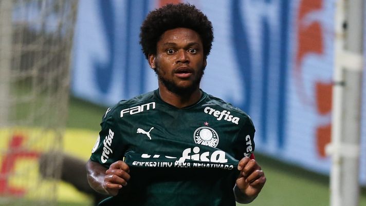 SAO PAULO, BRAZIL - JANUARY 18: Luiz Adriano #10 of Palmeiras celebrates after scoring the fourth goal of his team during the match against Corinthians as part of Brasileirao Series A 2020 at Allianz Parque on January 18, 2021 in Sao Paulo, Brazil. (Photo by Alexandre Schneider/Getty Images) SAO PAULO, BRAZIL - JANUARY 18: Luiz Adriano #10 of Palmeiras celebrates after scoring the fourth goal of his team during the match against Corinthians as part of Brasileirao Series A 2020 at Allianz Parque on January 18, 2021 in Sao Paulo, Brazil. (Photo by Alexandre Schneider/Getty Images)