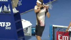 Tennis, Zverev perde la testa e colpisce sedia del giudice (VIDEO)