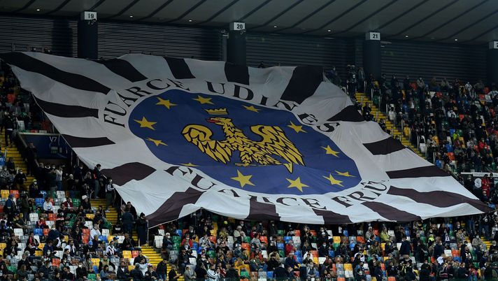 UDINE, ITALY - SEPTEMBER 20: Udinese Calcio fans show a huge banner during the Serie A match between Udinese Calcio and SSC Napoli at Dacia Arena on September 20, 2021 in Udine, Italy. (Photo by Alessandro Sabattini/Getty Images) 