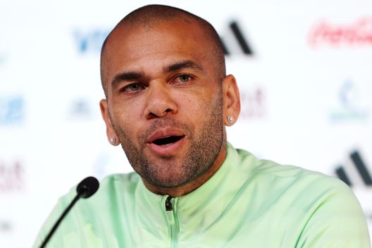 Violenza sessuale, Dani Alves condannato a quattro anni e mezzo di carcere - immagine 1