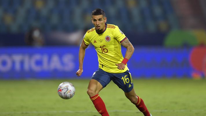 GOIANIA, BRAZIL - JUNE 17: Daniel Muñoz of Colombia controls the ball during a Group B match between Colombia and Venezuela as part of Copa America Brazil 2021 at Estadio Olimpico on June 17, 2021 in Goiania, Brazil. (Photo by Pedro Vilela/Getty Images) GOIANIA, BRAZIL - JUNE 17: Daniel Muñoz of Colombia controls the ball during a Group B match between Colombia and Venezuela as part of Copa America Brazil 2021 at Estadio Olimpico on June 17, 2021 in Goiania, Brazil. (Photo by Pedro Vilela/Getty Images)