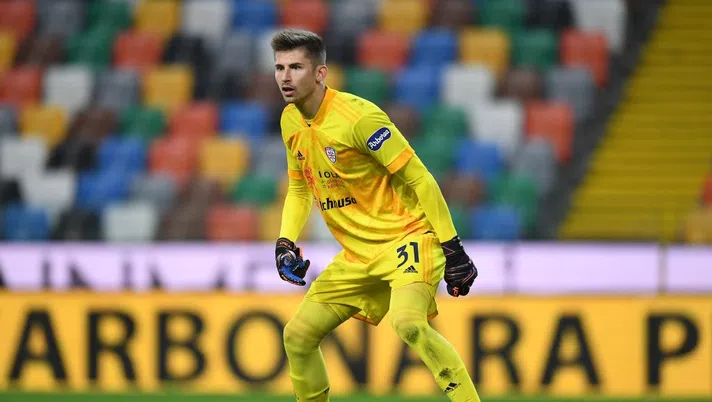 UDINE, ITALY - APRIL 21: Guglielmo Vicario of Cagliari Calcio in action during the Serie A match between Udinese Calcio  and Cagliari Calcio at Dacia Arena on April 21, 2021 in Udine, Italy. (Photo by Alessandro Sabattini/Getty Images)