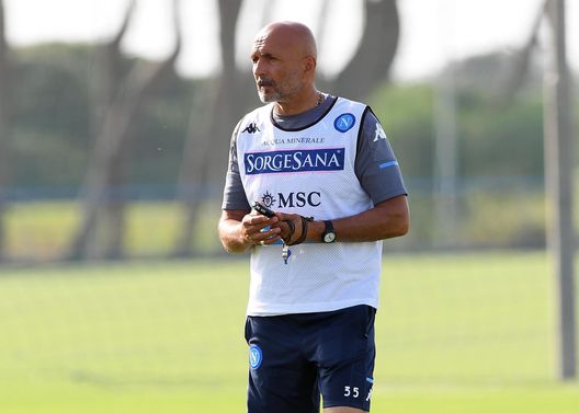 DIMARO, ITALY - JULY 28: Luciano Spalletti of Napoli during an SSC Napoli training session on July 28, 2021 in Dimaro, Italy. (Photo by SSC NAPOLI/SSC NAPOLI via Getty Images) DIMARO, ITALY - JULY 28: Luciano Spalletti of Napoli during an SSC Napoli training session on July 28, 2021 in Dimaro, Italy. (Photo by SSC NAPOLI/SSC NAPOLI via Getty Images)