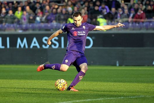 FLORENCE, ITALY - DECEMBER 06: Milan Badelj of ACF Fiorentina scores the opening goal during the Serie A match between ACF Fiorentina and Udinese Calcio at Stadio Artemio Franchi on December 6, 2015 in Florence, Italy.  (Photo by Gabriele Maltinti/Getty Images) 